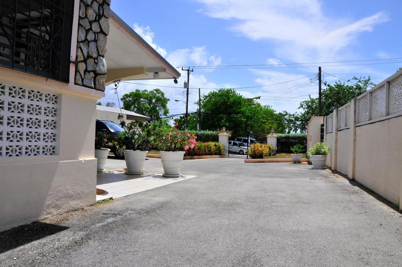 Welcome To The Unpretentious And Breezy Graceville, Steps Away From The Beach Saint James Exterior photo